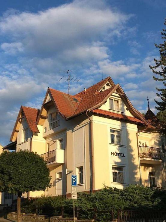 Hotel Luzna Luhačovice Exteriér fotografie